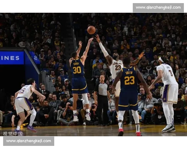 NBA季后赛焦点战：湖人勇士展开巅峰对决 詹姆斯与库里再度相遇